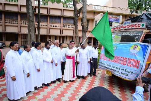 Flagging-off-the-vehicle-with-relief-materials