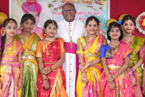 His-Lordship-with-children